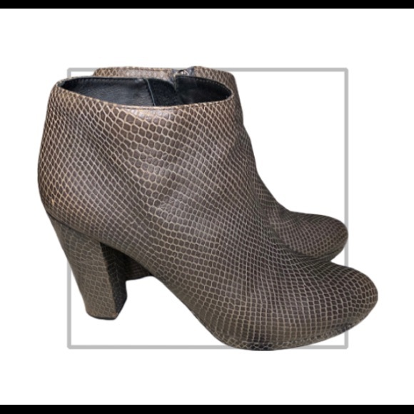 Grey snakeskin leather GEOX ankle booties. Women’s Size 9 - Picture 3 of 8